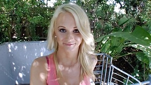 Expert blonde Emily Austin is satisfying her dark-skinned bf indoors